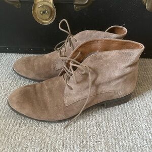 Desert boots taupe suede leather women’s size 9.5